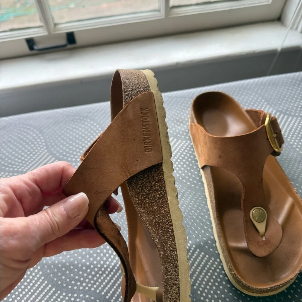 Birkenstock Gizeh Brown Sandals with Gold Buckle - Picture 3 of 10